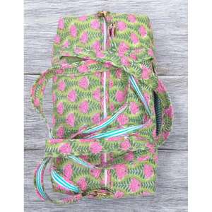 Bolsa de lona acolchada de algodón hecha a mano, duradera, ligera, con asas resistentes, elegante estampado de bloques, perfecta para viajes de fin de semana y gimnasio. - Product Image 5