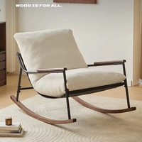Fauteuil à bascule moderne avec coussin moelleux et base en bois, fauteuil de salon pour la détente dans le salon et la chambre à coucher