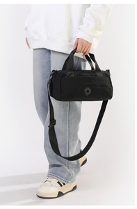 Sac de voyage léger et tendance en tissu imperméable, multi-compartiments, avec coussin intégré, idéal pour le sport et les loisirs, à porter en bandoulière ou sur l'épaule - Product Image 2