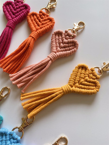 Vente en gros de <span class=keywords><strong>porte</strong></span>-clés pompon en forme de <span class=keywords><strong>cœur</strong></span> <span class=keywords><strong>porte</strong></span>-clés bohème tissé à la main <span class=keywords><strong>porte</strong></span>-clés en forme de <span class=keywords><strong>cœur</strong></span> pendentif de sac <span class=keywords><strong>porte</strong></span>-clés <span class=keywords><strong>macramé</strong></span> pour amoureux du coton - Product Image 4