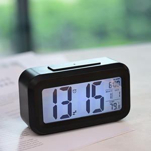 VENTE FLASH  Horloge numérique avec affichage LCD, fonction snooze, horloge électronique, veilleuse à capteur, horloge de bureau - Product Image 1