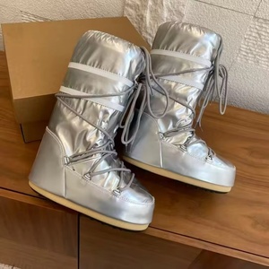 Botas de nieve clásicas MOON de diseñador de lujo de alta gama, a la moda, con suela gruesa, impermeables, con parte superior de lona afelpada y cordones. - Product Image 2