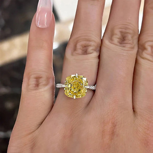 Anello Giallo con Design Quadrato Classico da Donna - Product Image 6