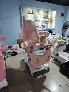 Cama de Examen Ginecológico Eléctrica de 3 o 4 Motores para Uso en Hospitales o Clínicas de Belleza Tinalu - Product Image 6
