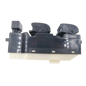 สวิตช์ควบคุมกระจกไฟฟ้าโตโยต้า ไดฮัทสุ 84820-B2320 12V ขึ้นลงอัตโนมัติสำหรับกระจกประตูรถยนต์ - Product Image 2
