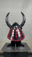Casque Kabuto de samouraï japonais, grand modèle, avec cornes de taureau noires et Menpo rouge, masque intégral en métal peint, armure portable pour collection et exposition