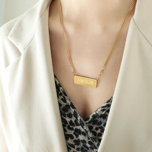 Collier pendentif carré simple en acier inoxydable plaqué or avec inscription <span class=keywords><strong>AMOUR</strong></span>, style punk hip-hop - Product Image 6