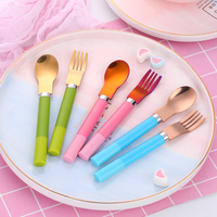 Cubertería colorida de acero inoxidable para niños, cuchara y tenedor, con mango de plástico