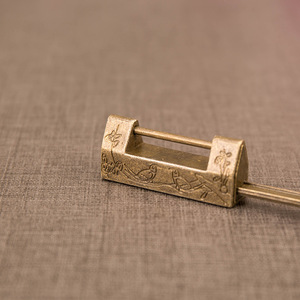 Mini serrure antique en cuivre rétro à ouverture croisée, serrure ancienne pour meubles - Product Image 4