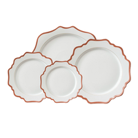 Assiettes de présentation en céramique rose avec bordure dorée festonnée - Ensemble de décoration de table pour mariage, réception, fête prénuptiale et fiançailles