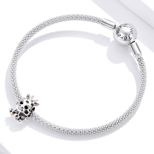 Charmant pendentif girafe plaqué argent avec taches brunes, motif animal de dessin animé, cadeau unisexe - Product Image 2