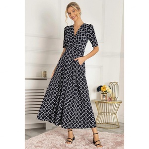 Nuevos Productos Exclusivos: Vestido de Seda Láctea con Estampado de Moda, Manga Corta y Gran Vuelo - Product Image 3