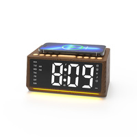 Station de recharge sans fil 7-en-1 avec horloge numérique LED de bureau, charge sans fil 10W, radio FM 5.0, alarme et fonction snooze, noir