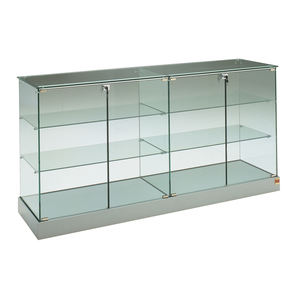 Vitrina con contador de frecuencia, 145 cm de ancho, 90 cm de alto, base gris claro con ruedas ocultas, puertas con bisagras y cerradura. - Product Image 1