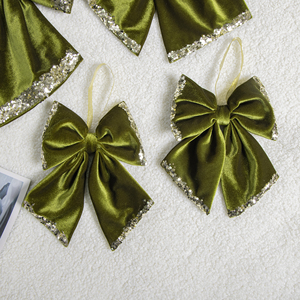 Adornos de Terciopelo Verde Oliva con Pedrería, Lazos Grandes Colgantes con Colas para Decoración Navideña - Product Image 1