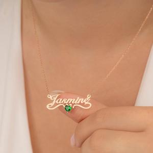 Regalo di San Valentino per Donne: Collana <span class=keywords><strong>con</strong></span> Ciondolo a Farfalla Personalizzato in Acciaio Inox <span class=keywords><strong>con</strong></span> <span class=keywords><strong>Nome</strong></span> Inserito e Zirconi, <span class=keywords><strong>Catena</strong></span> Figaro alla Moda - Product Image 1