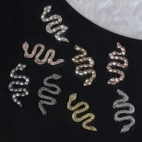 Vente en gros de breloques pour ongles en alliage 3D en forme de serpent, accessoires pour nail art en métal sertis de strass