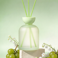 Diffuseur d'ambiance esthétique Ins, bouteille rose et blanche mate, couvercle en forme de boule, bâtonnets en fibres naturelles, parfum personnalisé pour cadeau de pendaison de crémaillère