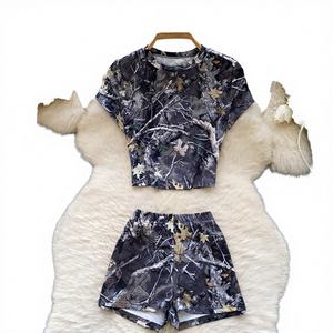 Vêtements d'été pour femmes en gros, ensemble deux pièces, haut col V et short, style streetwear décontracté - Product Image 3