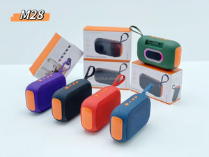 Enceinte sans fil M28 TWS portable d'extérieur avec lumière RGB, support <span class=keywords><strong>de</strong></span> lanière, radio FM, carte TF, BT5.4 pour camping, voyage, fête, cadeau - Product Image 2