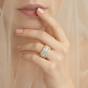 Anillo de eternidad de banda ancha de lujo en plata S925 con moissanita de corte mixto, regalo de joyería para damas para bodas y aniversarios. - Product Image 3