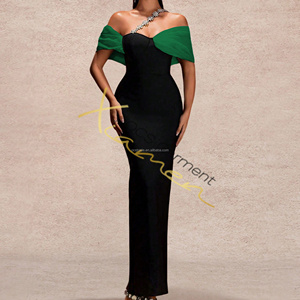 Abito da Sera Lungo Elegante Verde con Spalla Scoperta e Fascia Nera con Catena di Diamanti per Donna - Product Image 3