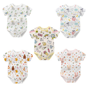 Body Triangolare Classico con Stampe Carine in Puro Cotone per Neonati Unisex, Tutina Personalizzata per Bambini - Product Image 3