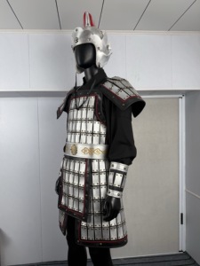 Disfraz <span class=keywords><strong>de</strong></span> Metal Negro <span class=keywords><strong>de</strong></span> Alto Rendimiento para Hombre, Talla Única, Modelo 208, Inspirado en el <span class=keywords><strong>Caballero</strong></span> Oscuro, Accesorios <span class=keywords><strong>de</strong></span> Película y TV, Armadura <span class=keywords><strong>de</strong></span> Samurái, Diseño ODM, para Exhibición - Product Image 5