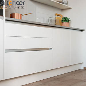 ארונות מטבח לחללים קטנים בסגנון צרפתי בצבע לבן עם מיני בר גודל מותאם אישית - Product Image 4