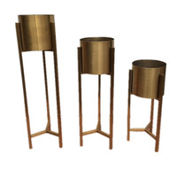 Support de plante en métal doré de luxe, pour l'intérieur et l'extérieur, décoration de jardin et de maison, support de pot de fleurs élégant, designs élégants pour l'intérieur et l'extérieur