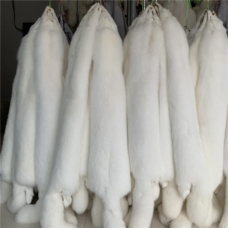 High quality natural white fox fur and raccoon fur skin pelt Animal fur wholesale