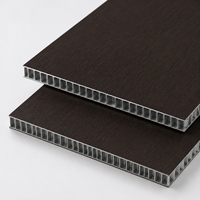 Panneau en aluminium nid d'abeille à grain de bois wengé foncé personnalisé pour la décoration des murs et plafonds intérieurs