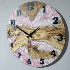 Horloge murale élégante en résine et en bois, moderne, faite à la main, durable, fonctionnelle, élégante et décorative, parfaite pour le salon, la chambre à coucher - Product Image 2
