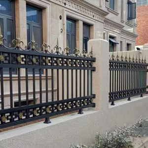Clôture décorative en <span class=keywords><strong>acier</strong></span> de style moderne en <span class=keywords><strong>fer</strong></span> <span class=keywords><strong>forgé</strong></span> noir Clôture en aluminium galvanisé pour escalier Balcon <span class=keywords><strong>Acier</strong></span> inoxydable - Product Image 2