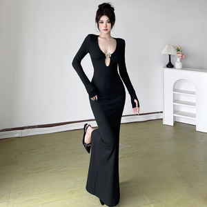 Robe longue élégante style vintage français pour femme, col en V, boutons métalliques, coupe ajustée - Product Image 5