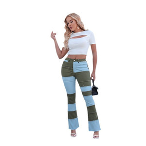Pantaloni in denim elasticizzato a gamba larga svasata stile europeo, vestibilità comoda, lavaggio effetto invecchiato, all'ingrosso - Product Image 1