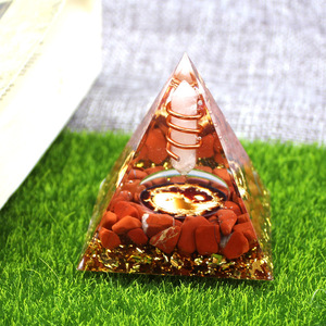 คริสตัลชิปพีระมิดเรซิ่นอีพ็อกซี่งานฝีมือประดับตกแต่งบ้าน ตกแต่งโต๊ะทำงาน คริสตัลสีขาว เสาไทชิ หยกแดง - Product Image 3