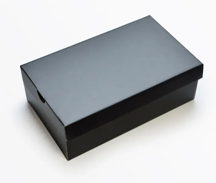 Cajas de Envío Personalizadas de Cartón Corrugado Negro con Lámina de Oro en Relieve para Zapatos Calcetines Prendas de Vestir Regalos Envolturas Embalaje