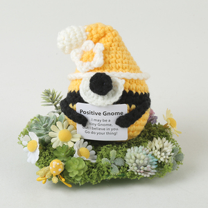 Gnomo Positivo Amigurumi Fatto a Mano, Giocattolo di Supporto Emotivo, <span class=keywords><strong>Compagno</strong></span> da Scrivania all'Uncinetto per Amici e Famiglia - Product Image 1