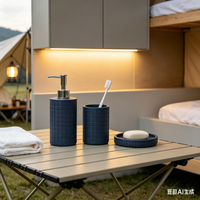 Ensemble d'accessoires de salle de bain en résine texturée bleu marine à motif quadrillé, 3 pièces : distributeur de savon liquide, gobelet et plateau de vanité pour comptoir de salle de bain