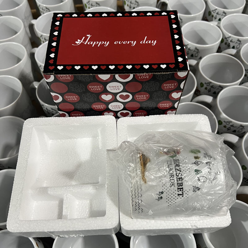 Taza blanca, caja de color personalizada, espuma.