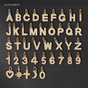 Ciondoli con Lettere e Numeri con Zirconi Cubici | Pendenti con Iniziali in Acciaio Inossidabile Placcato Oro 18K PVD con Zirconi Micro Pavé per la Creazione di Gioielli Fai da Te - Product Image 2