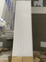 Panneau en PVC ignifuge et panneau en PVC imperméable pour le revêtement des plafonds et des murs