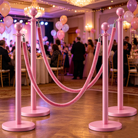Poteau de signalisation rose en acier inoxydable avec corde en velours, barrière de contrôle de foule pour mariage, hôtel, fête, événement sur tapis rouge