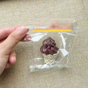 Jouet de simulation alimentaire en silicone de qualité alimentaire, en forme de cornet de crème glacée, à pétrir, avec chaîne suspendue, pour la <span class=keywords><strong>d</strong></span>écompression, vente en gros - Product Image 5