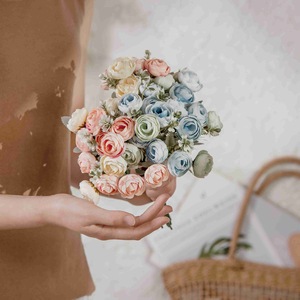 ช่อดอกกุหลาบประดิษฐ์ CallaFloral สีฟ้า สีชมพูพีช สีชมพูแชมเปญ โพลีเอสเตอร์ คุณภาพสูง เหมาะสำหรับตกแต่งงานแต่งงาน - Product Image 1