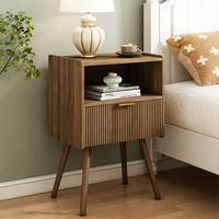 Table de chevet cannelée de style nordique mi-siècle, table d'appoint avec tiroir et étagère ouverte, armoire latérale de canapé pastel, meuble de chambre en bois personnalisé