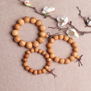 Pulsera de Madera de Durazno con Grabado de Mantra de Seis Sílabas, Joyería Religiosa Unisex, Origen Shandong, Coleccionable Cultural - Product Image 2