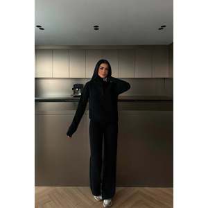 Ensembles de costumes noirs pour femmes avec détails de fermeture éclair - Product Image 2