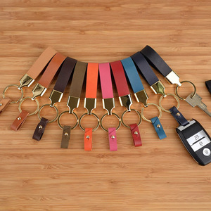 Factory direct supply of <b>leather</b> car <b>keychains</b>, stylish and simple small gift <b>keychains</b>, logo-printable bag charms. - Product Image 1